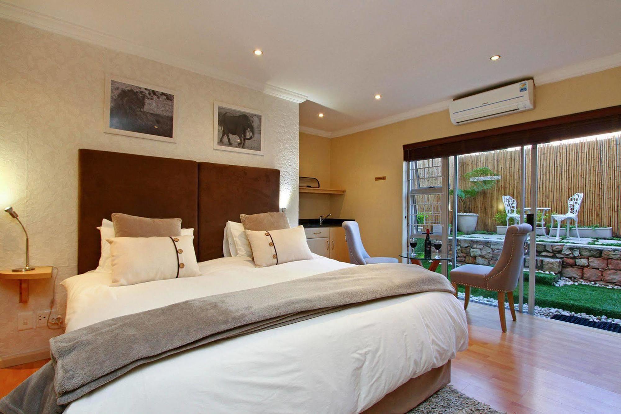 African Groove Camps Bay Cape Town Bagian luar foto